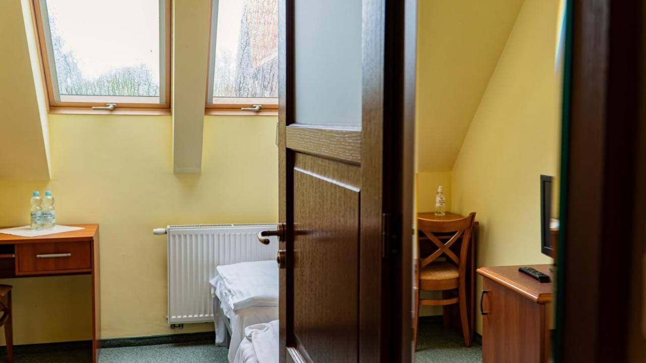 芭芭拉别墅酒店 Oborniki Śląskie 外观 照片