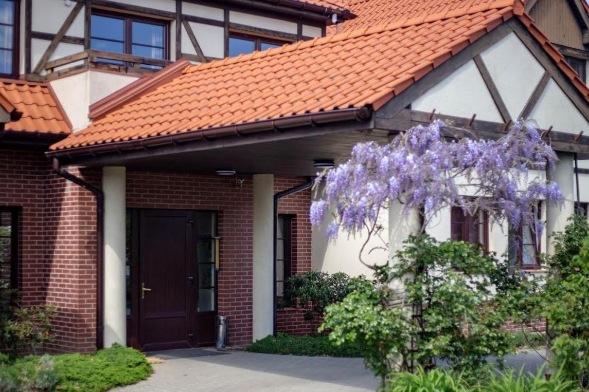 芭芭拉别墅酒店 Oborniki Śląskie 外观 照片
