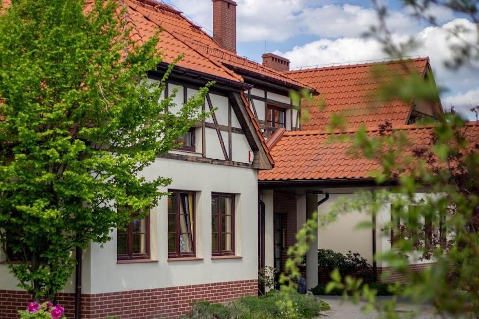 芭芭拉别墅酒店 Oborniki Śląskie 外观 照片